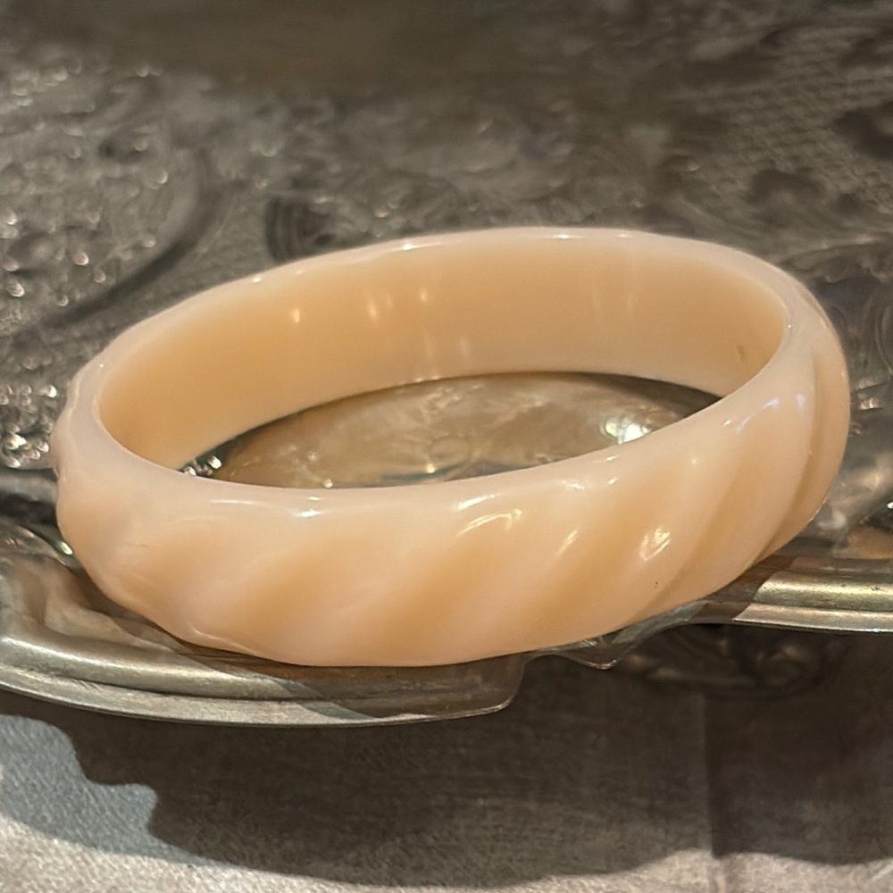 Vintage 90’s Minimalist Twist Bracelet 7”